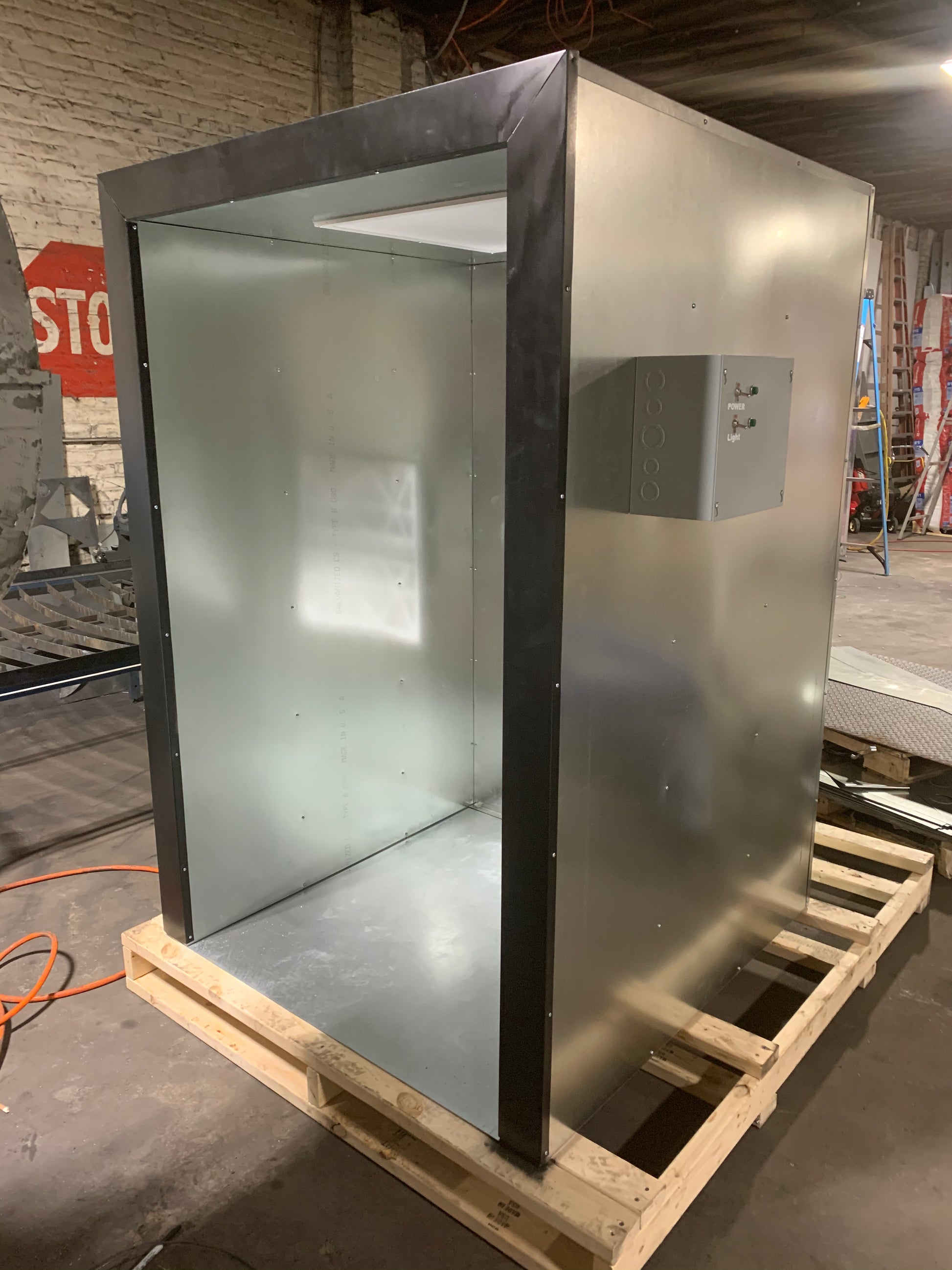 4x4x6 Spray booth